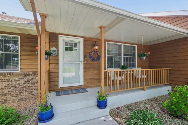 5461 Golfview Avenue N, Oakdale, MN 55128