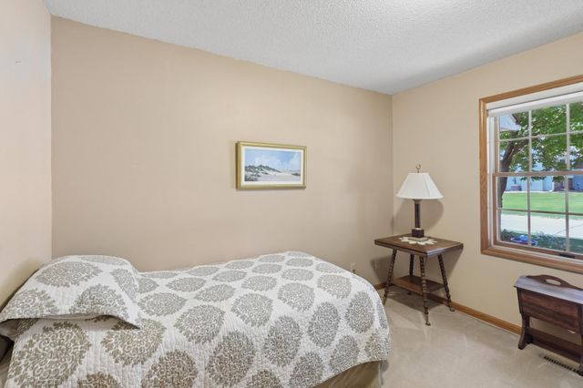 5461 Golfview Avenue N, Oakdale, MN 55128