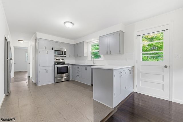 50 Hunters Ln, Sparta Twp., NJ 07871