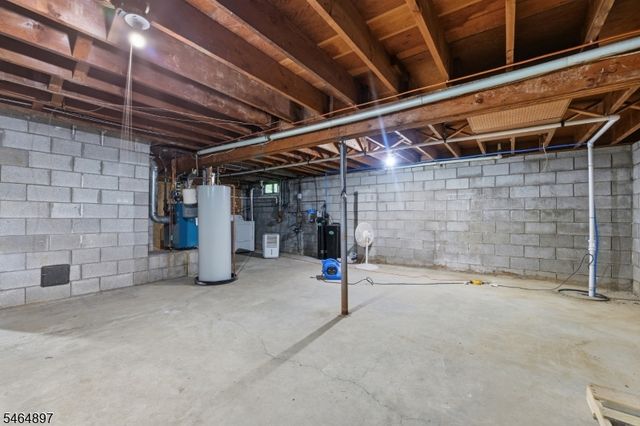 50 Hunters Ln, Sparta Twp., NJ 07871