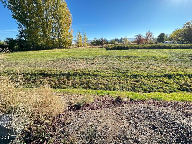 1063 Katie Mae Drive, Medford, OR 97501