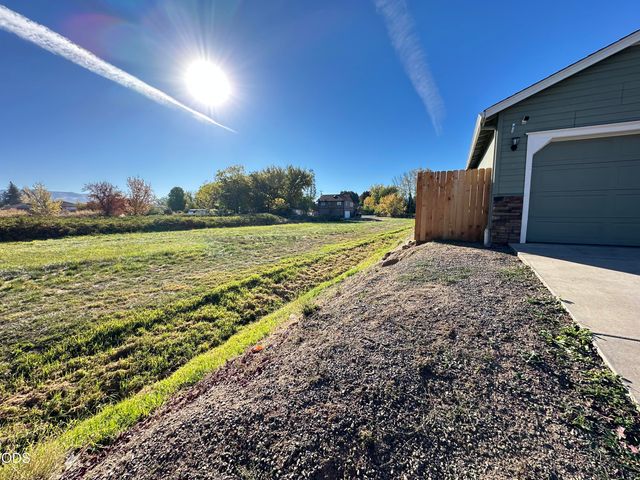1063 Katie Mae Drive, Medford, OR 97501