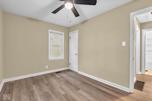 246 N 6th Avenue, Beech Grove, IN 46107