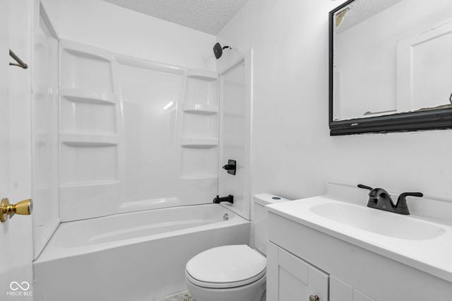 246 N 6th Avenue, Beech Grove, IN 46107