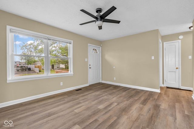 246 N 6th Avenue, Beech Grove, IN 46107