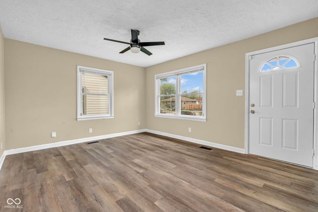 246 N 6th Avenue, Beech Grove, IN 46107