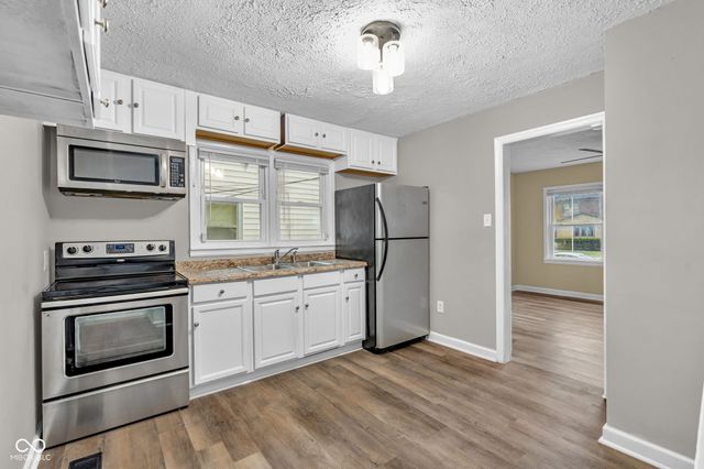 246 N 6th Avenue, Beech Grove, IN 46107