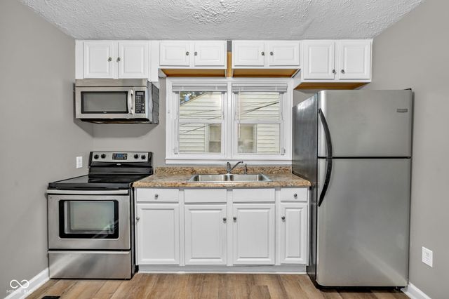 246 N 6th Avenue, Beech Grove, IN 46107
