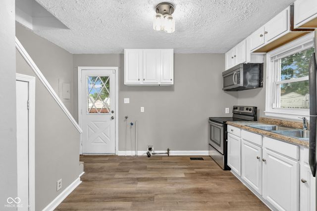246 N 6th Avenue, Beech Grove, IN 46107