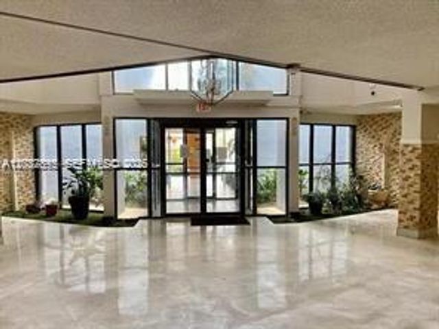 2025 NE 164 307 307, North Miami Beach, FL 33162