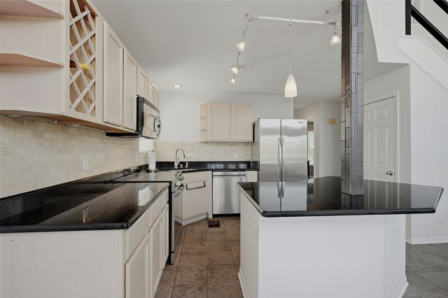 102 Hacienda Drive, Pottsboro, TX 75076