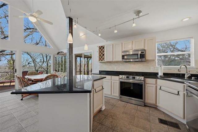 102 Hacienda Drive, Pottsboro, TX 75076