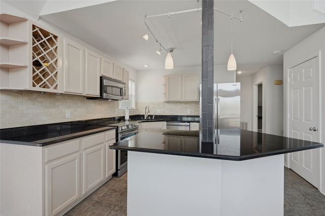 102 Hacienda Drive, Pottsboro, TX 75076