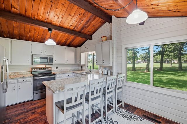 914 Kiowa Drive W, Lake Kiowa, TX 76240
