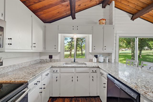 914 Kiowa Drive W, Lake Kiowa, TX 76240