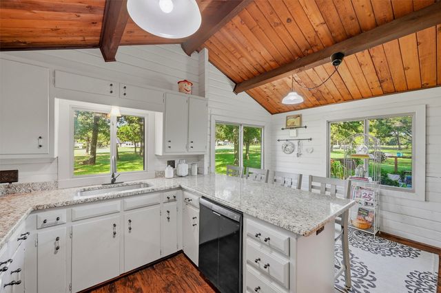 914 Kiowa Drive W, Lake Kiowa, TX 76240