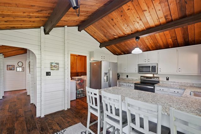 914 Kiowa Drive W, Lake Kiowa, TX 76240