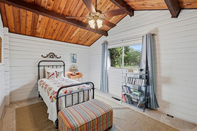 914 Kiowa Drive W, Lake Kiowa, TX 76240
