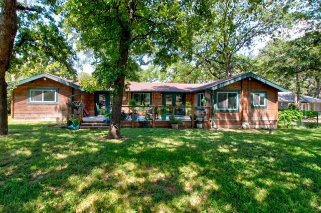 914 Kiowa Drive W, Lake Kiowa, TX 76240
