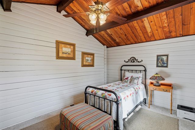 914 Kiowa Drive W, Lake Kiowa, TX 76240