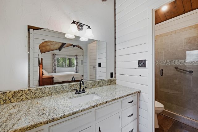 914 Kiowa Drive W, Lake Kiowa, TX 76240