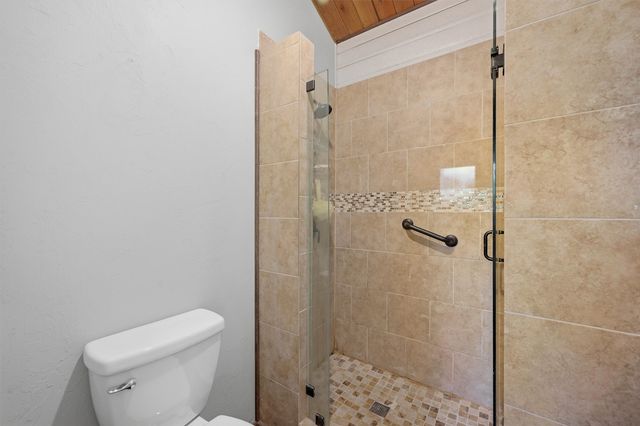 914 Kiowa Drive W, Lake Kiowa, TX 76240
