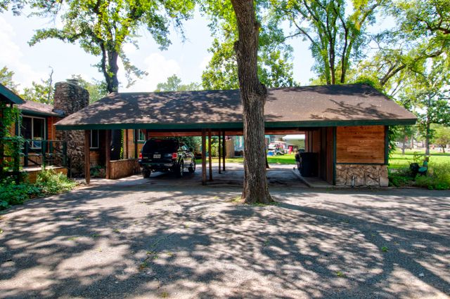 914 Kiowa Drive W, Lake Kiowa, TX 76240