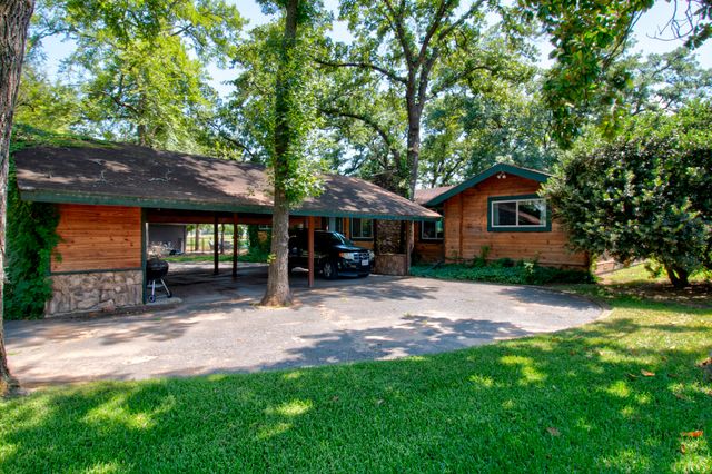 914 Kiowa Drive W, Lake Kiowa, TX 76240