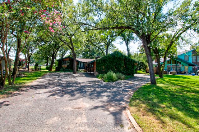 914 Kiowa Drive W, Lake Kiowa, TX 76240