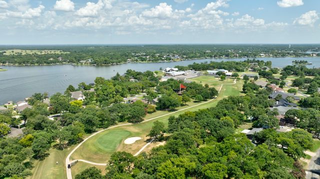 914 Kiowa Drive W, Lake Kiowa, TX 76240