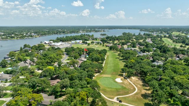 914 Kiowa Drive W, Lake Kiowa, TX 76240