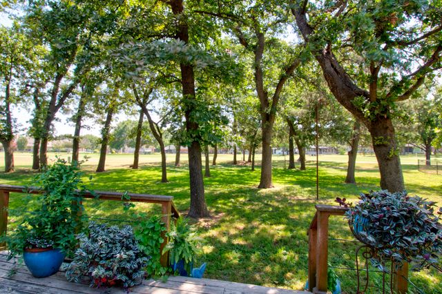 914 Kiowa Drive W, Lake Kiowa, TX 76240