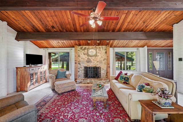 914 Kiowa Drive W, Lake Kiowa, TX 76240