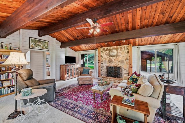 914 Kiowa Drive W, Lake Kiowa, TX 76240