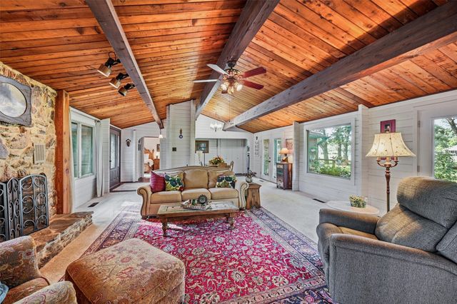914 Kiowa Drive W, Lake Kiowa, TX 76240