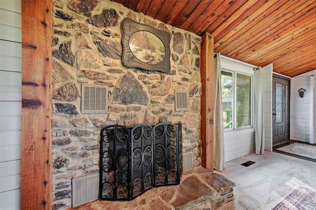 914 Kiowa Drive W, Lake Kiowa, TX 76240