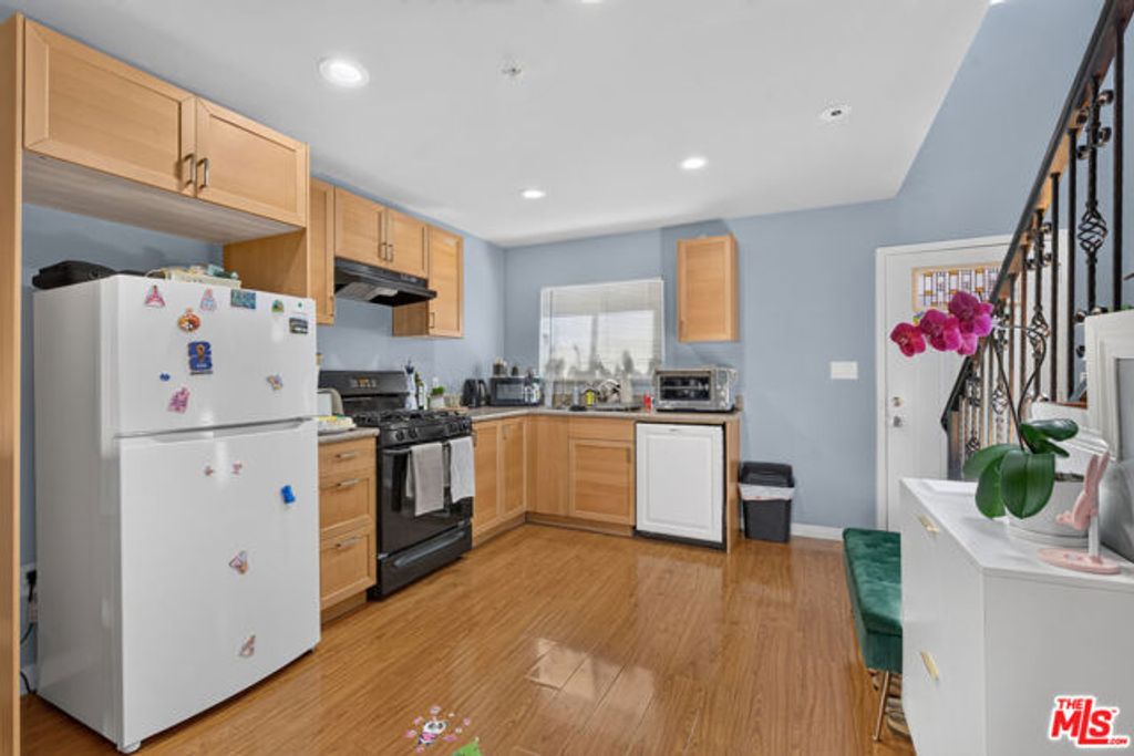 14618 Gilmore Street 4, Los Angeles, CA 91411