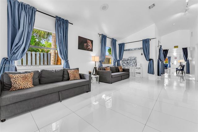 1738 N 16th Ct, Hollywood, FL 33020