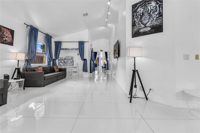 1738 N 16th Ct, Hollywood, FL 33020