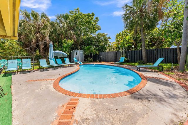 1738 N 16th Ct, Hollywood, FL 33020