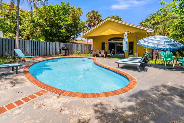 1738 N 16th Ct, Hollywood, FL 33020