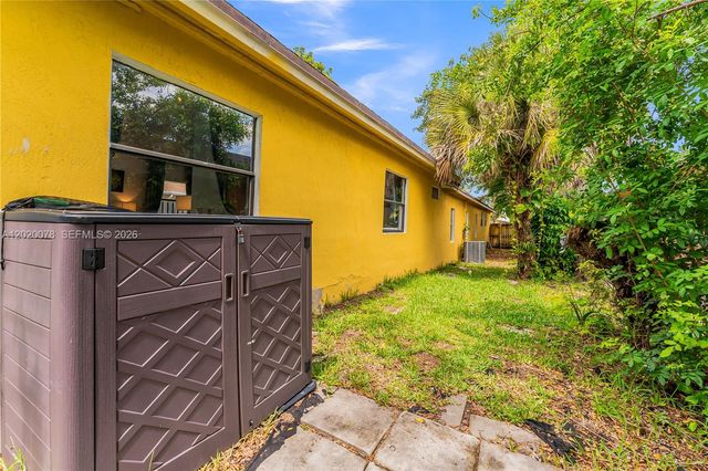 1738 N 16th Ct, Hollywood, FL 33020