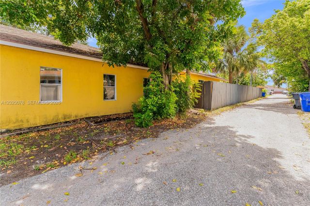 1738 N 16th Ct, Hollywood, FL 33020