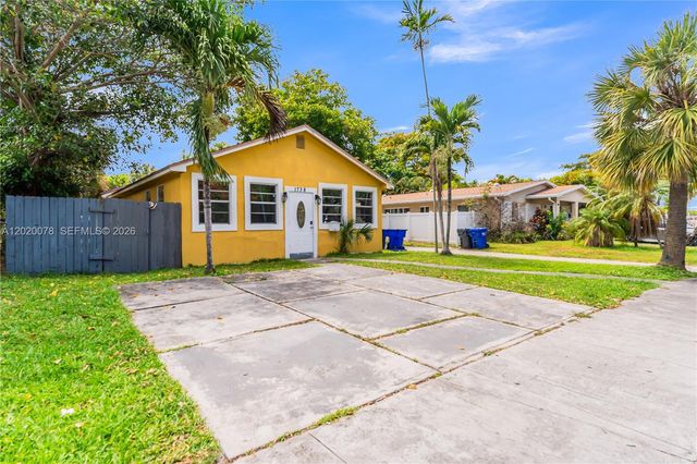 1738 N 16th Ct, Hollywood, FL 33020