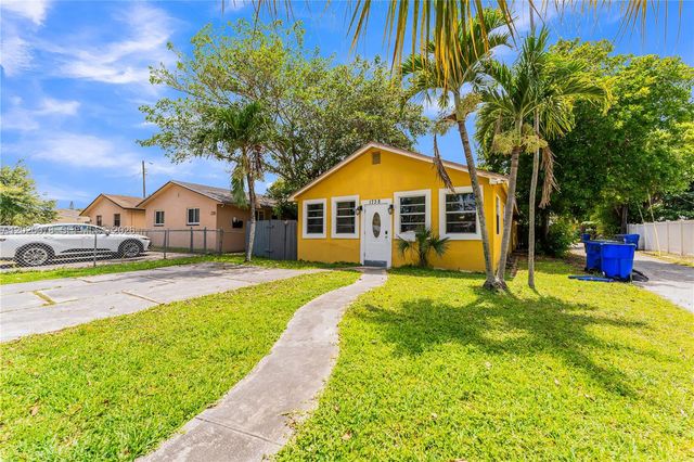 1738 N 16th Ct, Hollywood, FL 33020