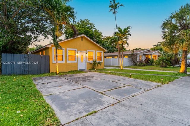 1738 N 16th Ct, Hollywood, FL 33020