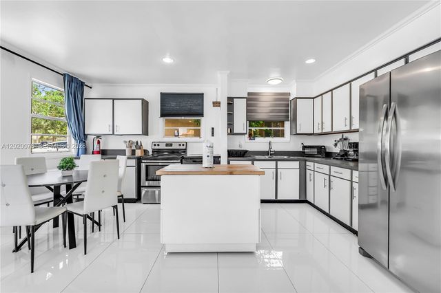 1738 N 16th Ct, Hollywood, FL 33020
