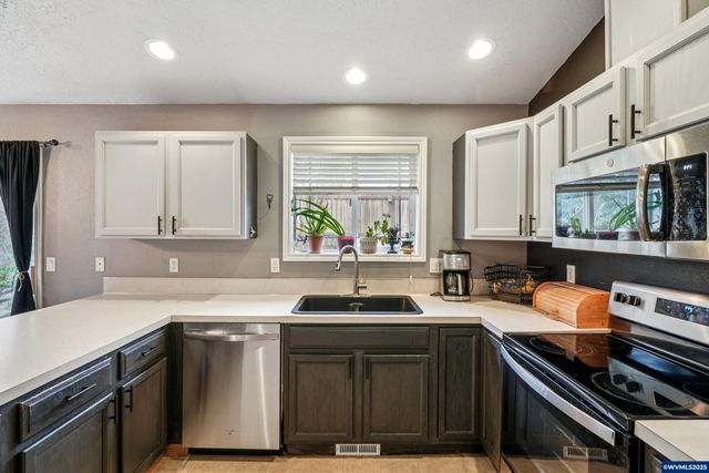 314 NW Elderberry Ln, Dallas, OR 97338