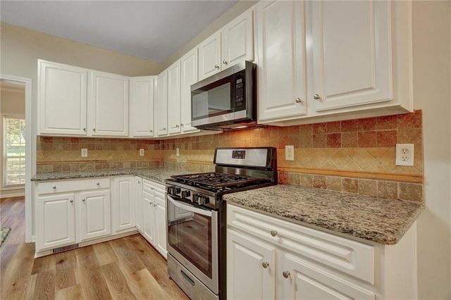 6005 Lake Windsor Parkway, Buford, GA 30518