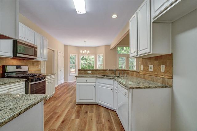 6005 Lake Windsor Parkway, Buford, GA 30518